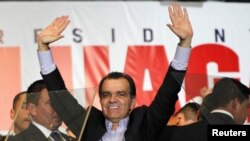 Opposition presidential candidate Oscar Ivan Zuluaga reacts as they go to the second round held in Bogota, May 25, 2014.