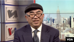 《博讯网》记者西诺接受美国之音专访（美国之音拍摄）