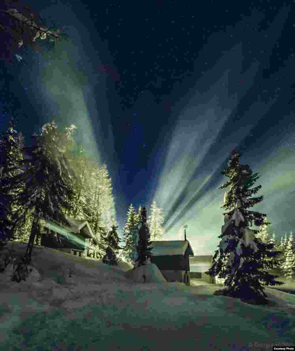 &quot;Light in the Sky (Cahaya di Langit&quot; oleh Giorgia Hofer (www.cortinastelle.it). (Courtesy: twanight.org/contest) 