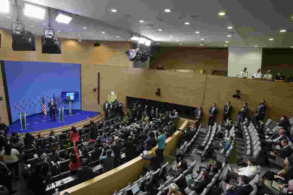 24 марта 2022 года. Байден выступает в Брюсселе на саммите НАТО. Месяц до этого Россия начала полномасштабное вторжение в Украину, что вызвало резкое осуждение США и других стран Североатлантического альянса. Впоследствии, на фоне войны в Украине, в Альянс вступили традиционно нейтральные Швеция и Финляндия.