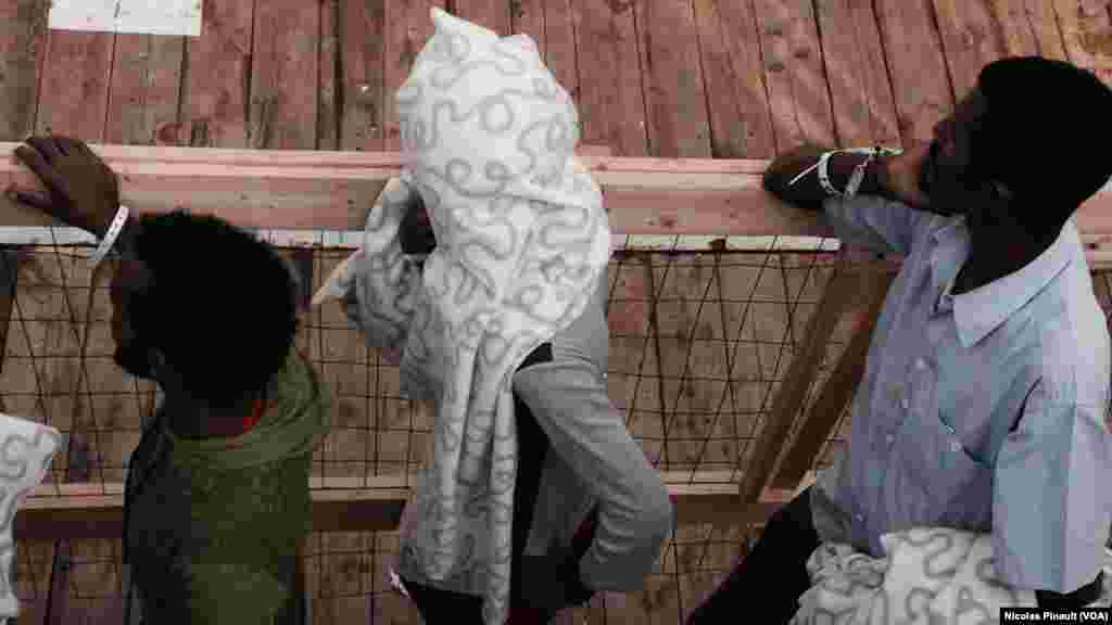 ሓንቲ ናይ ኖርወይ መርከብ መብዛሕቲኦም  ኤርትራውያን ዝኾኑ ብውሕዱ 239 ስድተኛታት ሎሚ ንግሆ ኣብ ወደብ መሲና ከምዘእተወቶም`ውን ተገሊጹ`ሎ።  