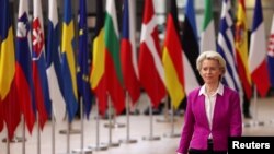 Министерството за надворешни работи на Обединетото Кралство на својата веб-страница денес објави дека санкциите, кои вклучуваат забрани за патување и замрзнување на имотот, се наметнати на 42 нови лица и ентитети