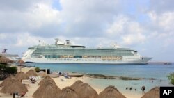 Kapal pesiar Brilliance of the Seas, penyelamat 18 imigran Kuba di dekat Pulau Marco, Florida. Cozumel, Mexico