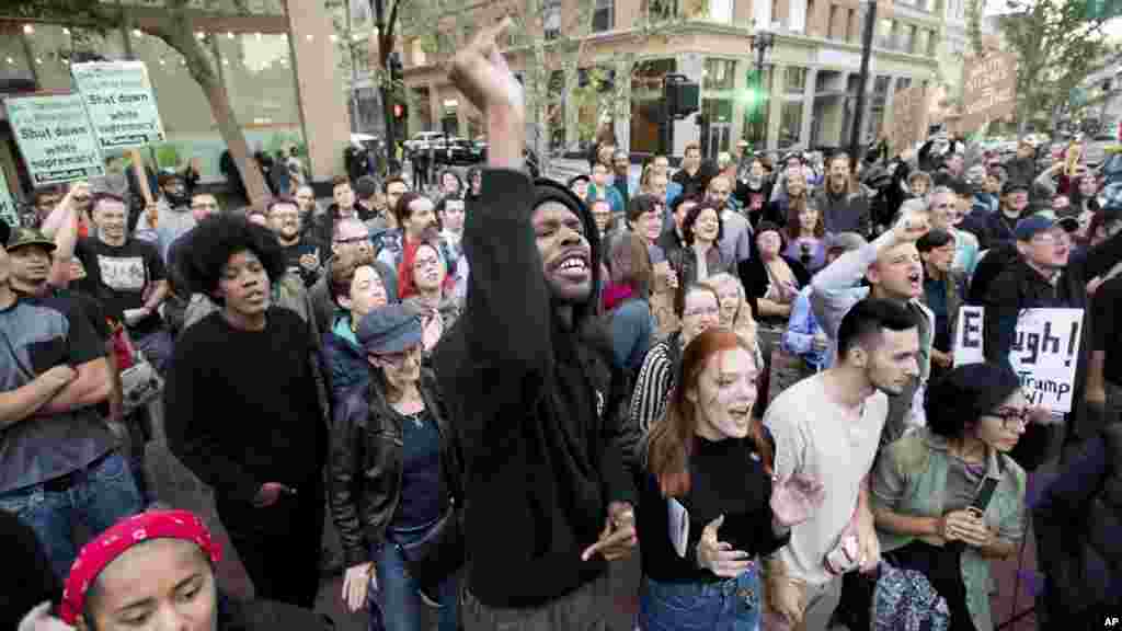 Takoda Patterson, lors dans une manifestation contre le racisme à Oakland, en Californie, le 12 août 2017.