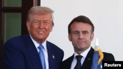 Дональд Трамп и Эммануэль Макрон. Белый дом, 24 февраля 2025 г. 