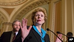 데비 스태브노우 미 상원 농업위원장이 10일 농업법 개정안 통과 후 가진 기자회견에서 발언하고 있다.