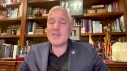 Интервју со адвокатот на Меланија Трамп за визните рестрикции за странски студенти