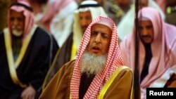 عکس آرشیوی از شیخ عبدالعزیز الشیخ، مفتی اعظم عربستان سعودی