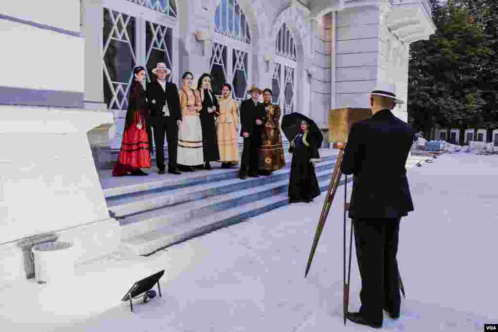 Brakja Manaki Costumes