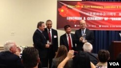 三位国会议员获得“捍卫中国自由奖” (图片来源：VOA卫视记者 方方)