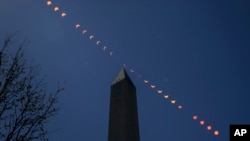 2024年4月8日，美国首都的华盛顿纪念塔与日全食过程组合图。（美国NASA照片）