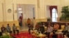 Suasana pertemuan konsultasi antara Presiden Jokowi dengan para pimpinan lembaga negara di Istana Negara Jakarta, 19 Januari 2016 (Foto: VOA/Andylala).