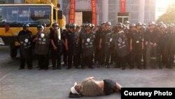 当局强拆温州乐清白象镇琯头教堂十字架引发冲突（网络图片）