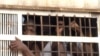 Quelques détenus de la prison centrale de Kondengui à Yaoundé, au Cameroun, le 23 juillet 2019. (Photo: M. Kindzeka/VOA)