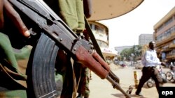 کرکٹ کے ساتھ ساتھ جس غیر ملکی کھلاڑی نے پاکستانی عوام کے دل جیتے ہوئے ہیں وہ پشاور زلمی کے کپتان ڈیرن سیمی ہیں۔ تماشائیوں نے ان کی بڑی بڑی تصاویر کے ساتھ اسٹیڈیم میں بیٹھ کر میچز دیکھے۔<br />
&nbsp;
<div>&nbsp;</div>
