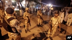 5月4日，巴基斯坦安全人员封锁了卡拉奇的爆炸现场