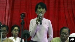 Aung San Suu Kyi mendukung penangguhan sanksi AS atas Burma (foto: dok).