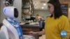 Des robots servent dans un café de Budapest