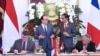 Presiden Joko Widodo dan Presiden Republik Perancis Francois Hollande menyaksikan penandatangan kerjasama Indonesia Perancis di Istana Merdeka, Jakarta, 29 Maret 2017 (Foto: Biro Pers Kepresidenan RI)