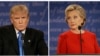 26일 뉴욕 호프스트라 대학교에서 진행된 첫 대통령 후보 TV토론에서 도널드 트럼프(왼쪽) 공화당 후보가 발언하는 동안 힐러리 클린턴 민주당 후보가 듣고 있다.