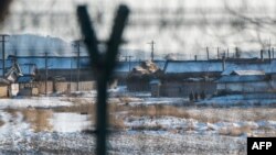 지난해 1월 중국 단동에서 압록강 너머로 바라본 북한 신의주.