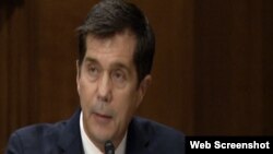 Eric Nelson daje izjavu pred senatskim Odborom za vanjska pitanja