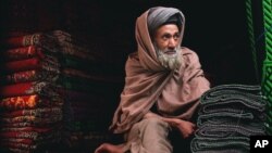 حدود ۸۵ در صد قالین افغانستان با نام پاکستان به بازار های جهانی صادر می شود