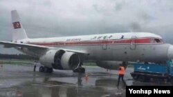 북한 고려항공 소속 JS151편 여객기가 22일 오전 평양을 출발해 중국 베이징으로 가던 중 기내 화재로 인해 랴오닝성 선양 타오셴국제공항에 긴급 착륙해 있다.