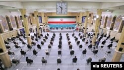 مراسم تنفیذ انتخابات ۱۴۰۰ با حضور علی خامنه‌ای، ابراهیم رئیسی و مقامات بلندپایه نظام - عکس از بیت رهبری