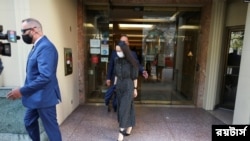 ការ​យល់ព្រម​ឲ្យ​ចាកចេញ​របស់​បង​ប្អូន​ទាំង​ពីរ​នាក់​នេះ បាន​ធ្វើ​ឡើង​បន្ទាប់ពី​មាន​កិច្ច​ព្រមព្រៀង​ដែល​អនុញ្ញាត​ឲ្យ​ប្រធាន​​ផ្នែក​ហិរញ្ញវត្ថុ​​របស់​ក្រុម​ហ៊ុន Huawei អ្នកស្រី Meng Wanzhou អាច​ចាកចេញ​ពី​ប្រទេស​កាណាដា​វិល​ត្រឡប់​ទៅ​កាន់​ប្រទេស​ចិន​វិញ​។