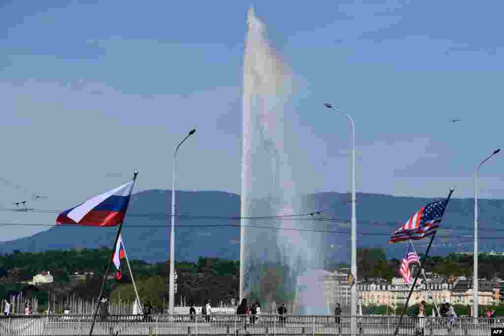 پرچم‌های روسیه و آمریکا در نقاط مختلف شهر ژنو دیده می‌شود