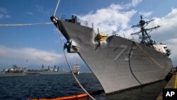 美国唐纳德•库克号海军驱逐舰停泊在罗马尼亚海港