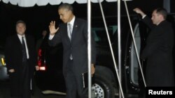 Anti-government protesters gather during a rally at the Shinawatra building in central Bangkok, March 7, 2014. 