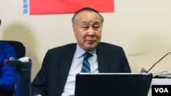 知名香港活动人士、企业家袁弓夷星期一开始在南加州短暂停留期间，与当地部分中国民主倡导人士见面。(美国之音2021年1月25日)