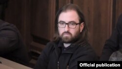 პრეზიდენტმა ზურაბიშვილმა, წინამორბედის მსგავსად, დეკანოზი მამალაძე ციხეში დატოვა