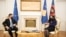 Predsednica Kosova Vjosa Osmani i specijalni predstavnik Evropske Unije za dijalog Beograda i Prištine Miroslav Lajčak. (Foto: Predsedništvo Kosova)