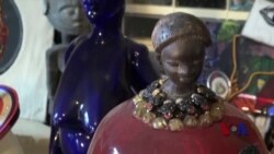 艺术家用珠串创作雕塑 影射社会不公