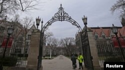 FILE — The University of Chicago is one of several large-scale universities in the American Midwest. 