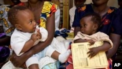 Wadansu yara suna jira a yi masu rigakafi