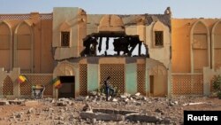 L'ancien bâtiment des douanes qui servait de base aux islamistes radicaux, à Gao, au Mali, le 28 février 2013.