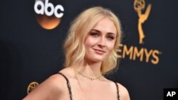 سوفی ترنر بازیگر انگلیسی ۲۱ ساله است. 