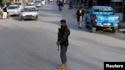 عبدالخالق نورزی، ولسوال خاک سفید ولایت فراه، روز سه شنبه در نتیجه انفجار ماین کشته شد