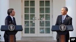 نشست خبری باراک اوباما رئیس جمهوری آمریکا (راست) و ماتئو رنزی نخست وزیر ایتالیا در کاخ سفید - ۲۷ مهر ۱۳۹۵ 