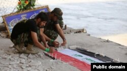 دانشجویان عراقی در کنار دجله برای قربانیان اسپایکر که به دجله پرتاب شدند، عزاداری می کنند