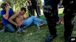 2016年6月加州三K党集会 遭抗议人士抵制 双方流血冲突