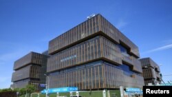 资料照片：2019年5月5日，亚洲基础设施投资银行在北京的总部大楼。（路透社照片）