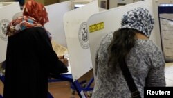 ፎቶ ፋይል፡፦የባንግላዴሽ ተወላጅ የሆኑ ሙስሊም አሜሪካውያን በ2016ቱ ፕሬዝዳንታዊ ምርጫ በኒው ዮርክ ድምጽ ሲሰጡ