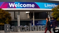 图为巴塞罗那2020世界移动大会2月11日的现场宣传标志。