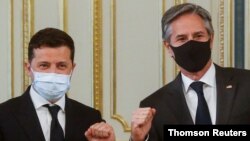 وزیر خارجه آمریکا در کنار رئیس جمهوری اوکراین