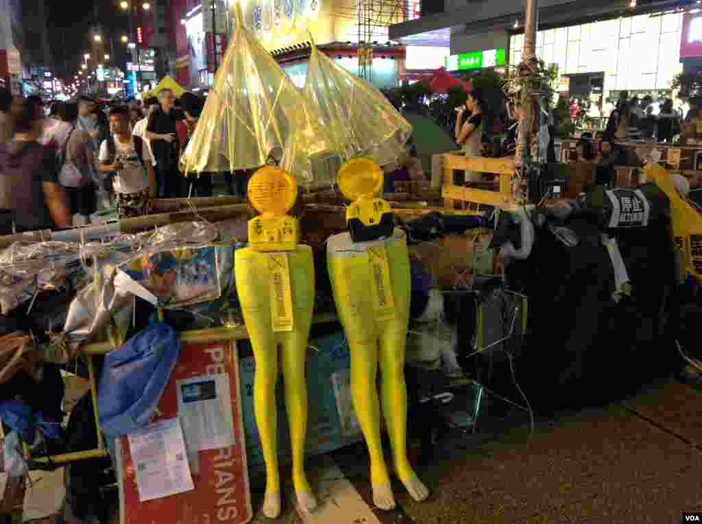 旺角占领区周五白天发生零星冲突外晚间平静 （美国之音图片/海彦拍摄 ） 